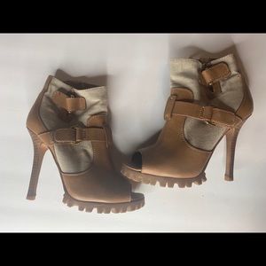 Tory Burch Oren size 6